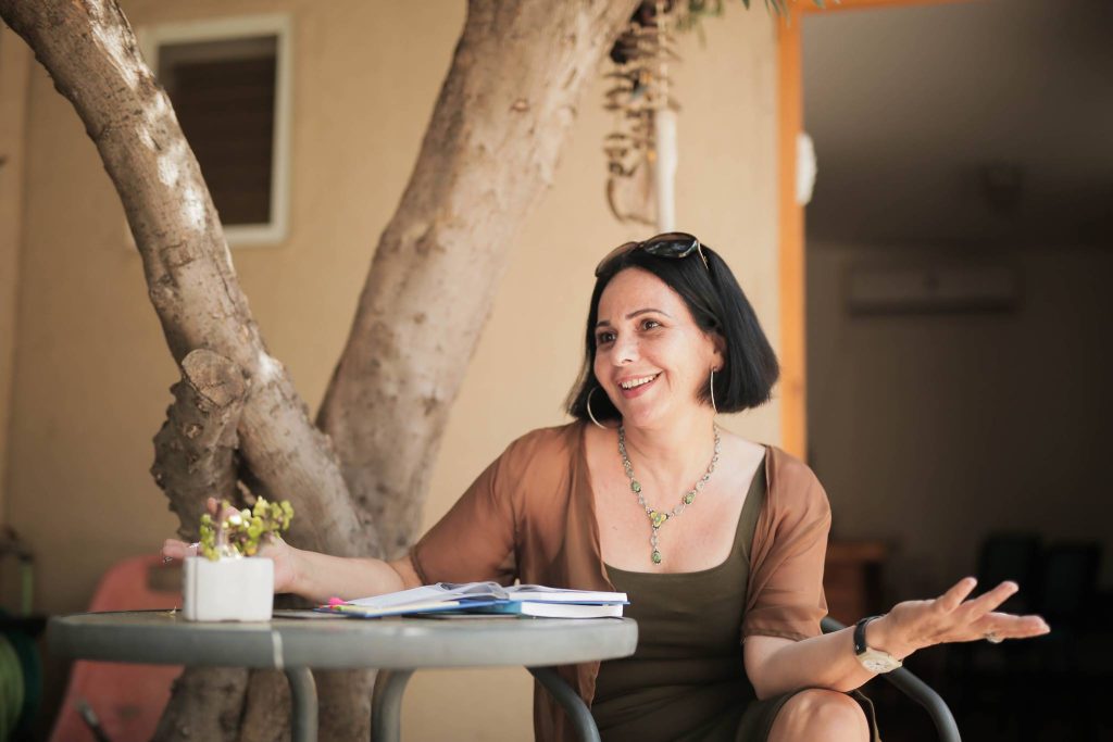 דוקטור איריס שביט בקליניקה של מכון שדמה בסניף המרכזי באשקלון